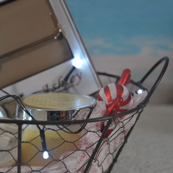 Christmas Gift Basket Wallet/ Matching Watch, Peppermint, lights napkins butter - Picture 5 of 5